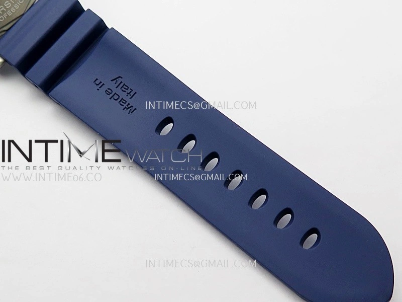 PAM1696 44mm Submersible VSF 1:1 Best Edition White Dial On Blue Rubber Strap P.900 Super Clone